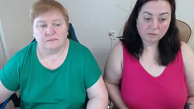 Snapshot of Lindy-Jeanie chatting on 04/11/26, 03:38 Lindy-Jeanie online show from 04/11/26, 03:38
