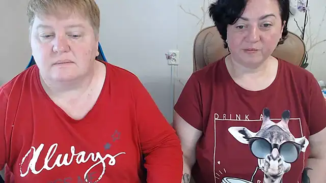 Snapshot of Lindy-Jeanie chatting on 06/12/26, 08:35 Lindy-Jeanie online show from 06/12/26, 08:35