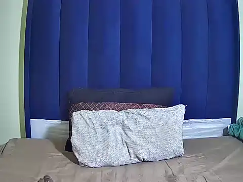 Snapshot of MelaniBbe chatting on 04/19/26, 05:01 MelaniBbe online show from 04/19/26, 05:01