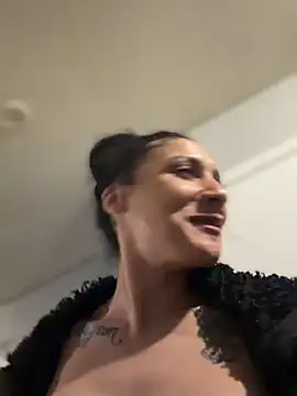 Snapshot of FerrariFrench chatting on 04/11/26, 04:50 FerrariFrench online show from 04/11/26, 04:50