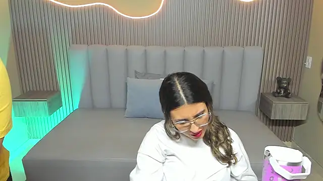 Snapshot of Amy_Estrellita chatting on 04/16/26, 12:06 Amy Estrellita online show from 04/16/26, 12:06