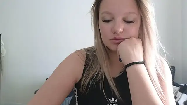 Snapshot of bettyloveu chatting on 07/29/26, 04:10 bettyloveu online show from 07/29/26, 04:10