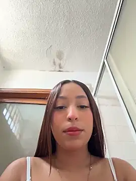Snapshot of MiaCamille_ chatting on 05/16/26, 06:39 MiaCamille online show from 05/16/26, 06:39
