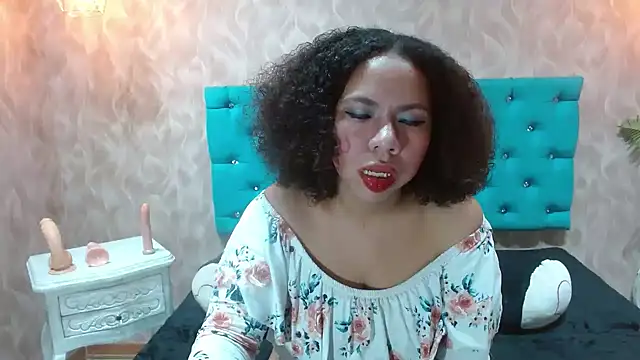 Snapshot of KeniaLovex chatting on 05/02/26, 11:43 KeniaLovex online show from 05/02/26, 11:43