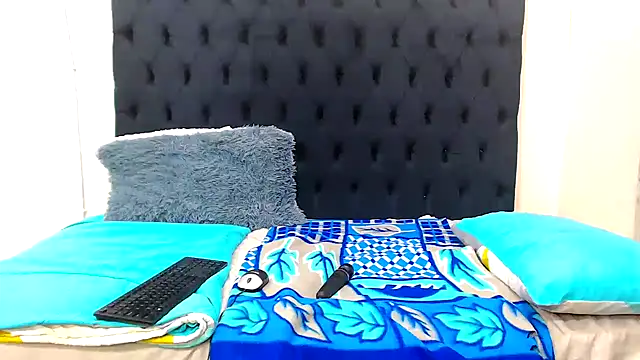 Snapshot of Dark_Slim_Thick chatting on 04/19/26, 07:05 Dark Slim Thick online show from 04/19/26, 07:05