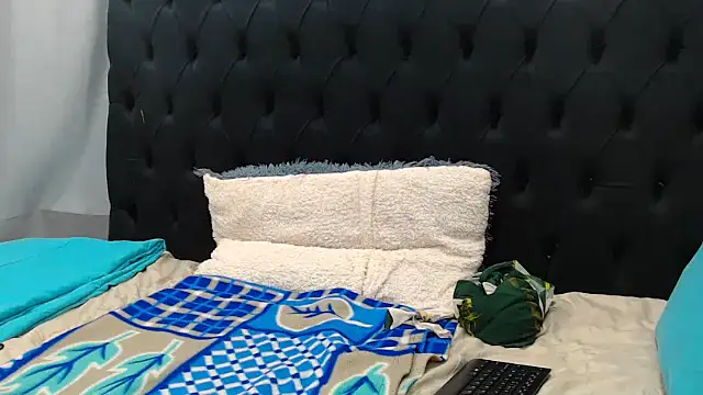 Snapshot of Dark_Slim_Thick chatting on 04/25/26, 06:16 Dark Slim Thick online show from 04/25/26, 06:16