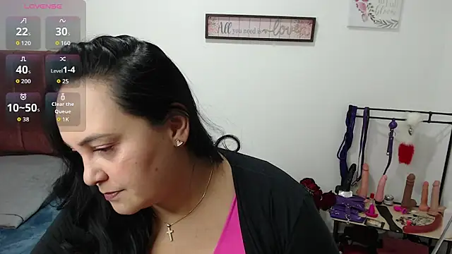 Snapshot of Veroniicabbw_ chatting on 04/01/26, 02:25 Veroniicabbw online show from 04/01/26, 02:25