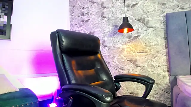 Snapshot of sofi_wiliiams2 chatting on 04/02/26, 11:02 sofi wiliiams2 online show from 04/02/26, 11:02