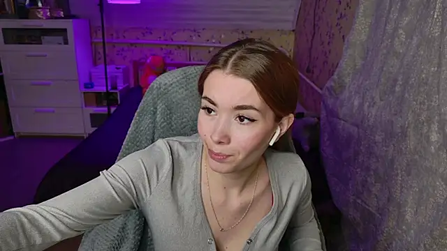 Snapshot of Lunavira chatting on 04/09/26, 06:24 Lunavira online show from 04/09/26, 06:24