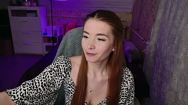 Snapshot of Lunavira chatting on 04/10/26, 06:23 Lunavira online show from 04/10/26, 06:23