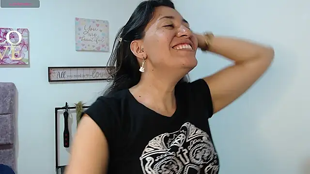 Snapshot of violeta_scott chatting on 03/18/26, 03:37 violeta scott online show from 03/18/26, 03:37