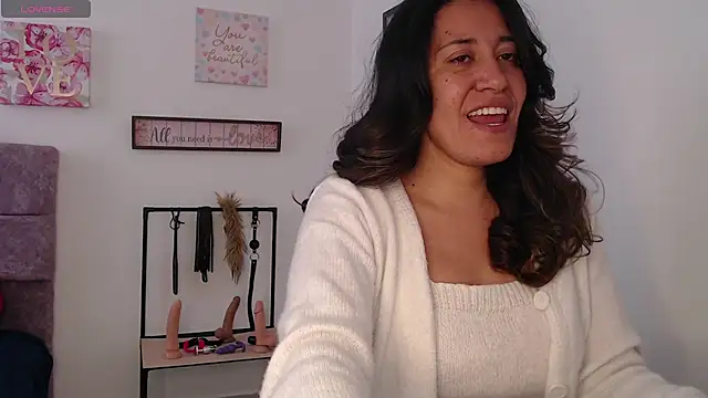 Snapshot of violeta_scott chatting on 03/25/26, 02:01 violeta scott online show from 03/25/26, 02:01