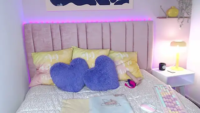 Snapshot of Zafiro_Brm chatting on 04/11/26, 03:44 Zafiro Brm online show from 04/11/26, 03:44