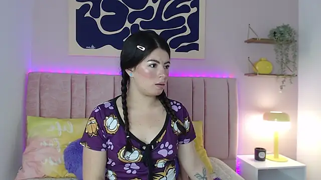 Snapshot of Zafiro_Brm chatting on 04/23/26, 03:41 Zafiro Brm online show from 04/23/26, 03:41