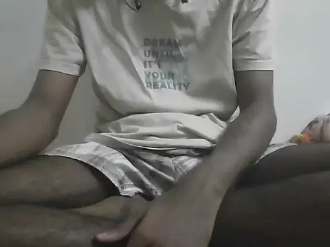 Snapshot of AverageUncut chatting on 03/19/26, 12:14 AverageUncut online show from 03/19/26, 12:14