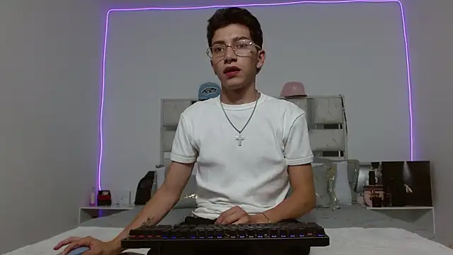 Snapshot of tiam_muller_fenix chatting on 04/16/26, 12:55 tiam muller fenix online show from 04/16/26, 12:55