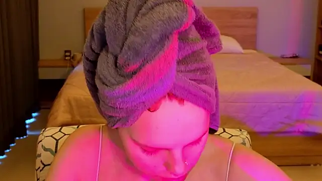 Snapshot of mollybossy chatting on 04/02/26, 12:08 mollybossy online show from 04/02/26, 12:08