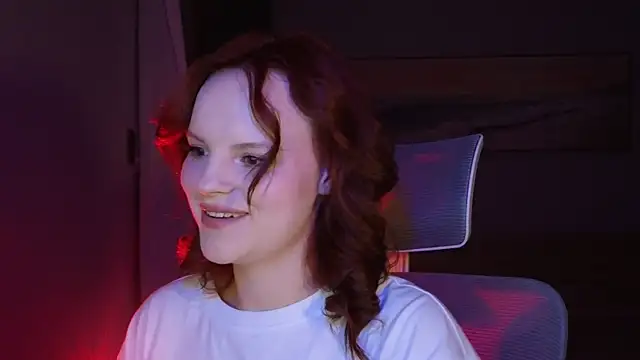 Snapshot of mollybossy chatting on 04/18/26, 05:39 mollybossy online show from 04/18/26, 05:39