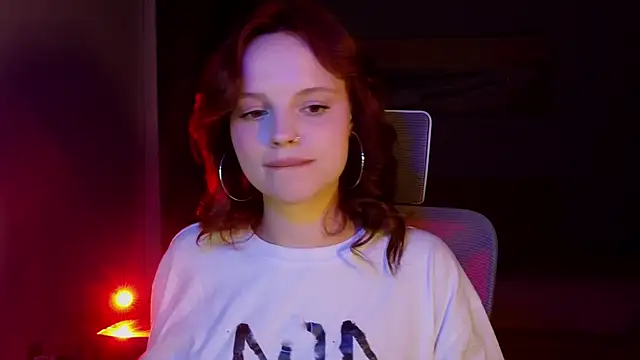 Snapshot of mollybossy chatting on 04/18/26, 08:31 mollybossy online show from 04/18/26, 08:31