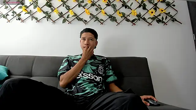 Snapshot of thiago_bigcock_1 chatting on 03/24/26, 12:54 thiago bigcock 1 online show from 03/24/26, 12:54