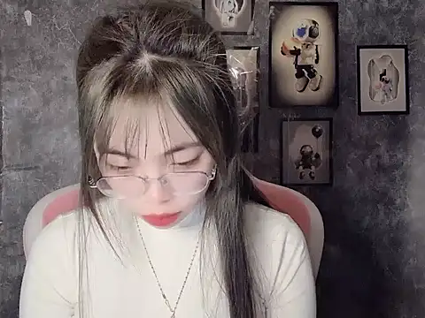 Snapshot of Suzuka99 chatting on 03/13/26, 08:32 Suzuka99 online show from 03/13/26, 08:32