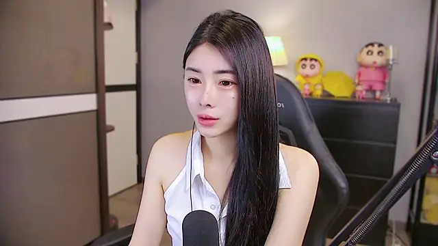 Snapshot of XiaoYuBao- chatting on 04/18/26, 04:00 XiaoYuBao- online show from 04/18/26, 04:00