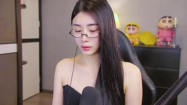 Snapshot of XiaoYuBao- chatting on 04/22/26, 03:53 XiaoYuBao- online show from 04/22/26, 03:53