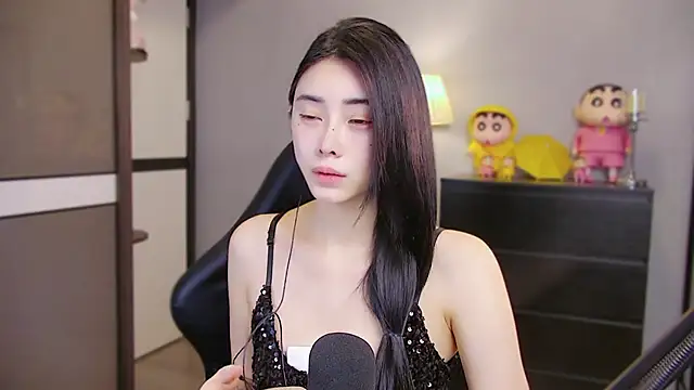 Snapshot of XiaoYuBao- chatting on 04/28/26, 04:23 XiaoYuBao- online show from 04/28/26, 04:23