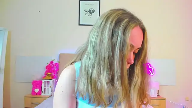 MelanieCuty online show from 05/04/26, 06:53