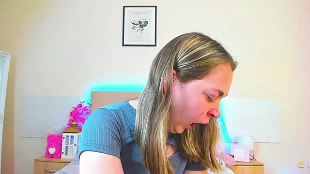 MelanieCuty online show from 05/19/26, 05:25