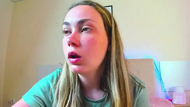 Snapshot of MelanieCuty chatting on 06/15/26, 05:53 MelanieCuty online show from 06/15/26, 05:53