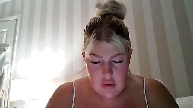 Snapshot of Lexi_Laura chatting on 04/18/26, 08:20 Lexi Laura online show from 04/18/26, 08:20