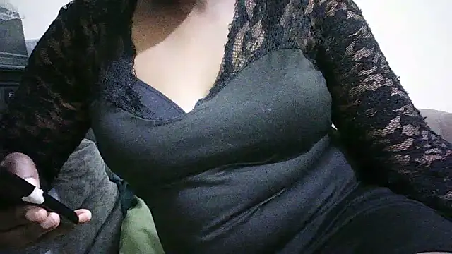 Snapshot of PrimBee chatting on 05/01/26, 10:42 PrimBee online show from 05/01/26, 10:42