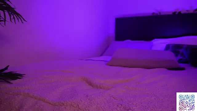 Snapshot of SweeetMila chatting on 04/14/26, 06:03 SweeetMila online show from 04/14/26, 06:03