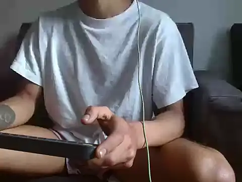 Snapshot of sornero777111 chatting on 04/11/26, 01:04 sornero777111 online show from 04/11/26, 01:04