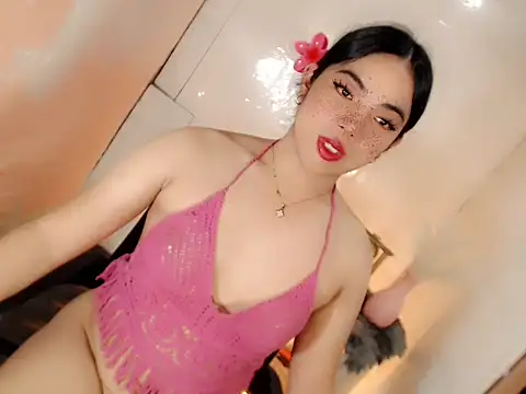 Snapshot of xLinda_Walkerx chatting on 05/13/26, 04:32 xLinda Walkerx online show from 05/13/26, 04:32