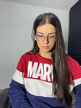 Snapshot of MiaMillers28 chatting on 04/17/26, 07:44 MiaMillers28 online show from 04/17/26, 07:44