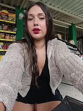 Snapshot of Naughty-Samanta- chatting on 04/29/26, 01:37 Naughty-Samanta- online show from 04/29/26, 01:37