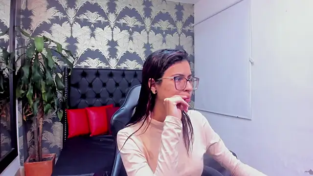 Snapshot of Emily_Lopera chatting on 04/30/26, 02:45 Emily Lopera online show from 04/30/26, 02:45