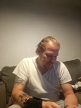 Snapshot of yourMasterisBored chatting on 03/22/26, 01:42 yourMasterisBored online show from 03/22/26, 01:42
