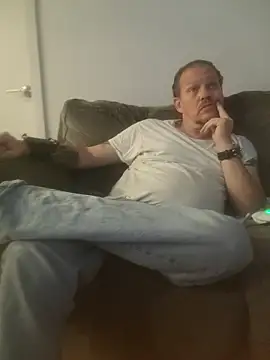 Snapshot of yourMasterisBored chatting on 03/26/26, 01:17 yourMasterisBored online show from 03/26/26, 01:17