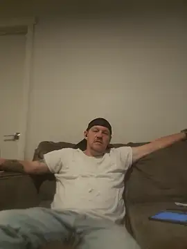 Snapshot of yourMasterisBored chatting on 04/05/26, 01:30 yourMasterisBored online show from 04/05/26, 01:30