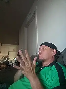 Snapshot of yourMasterisBored chatting on 04/11/26, 12:15 yourMasterisBored online show from 04/11/26, 12:15