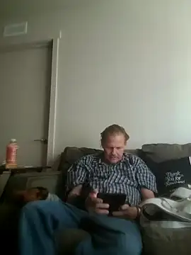 Snapshot of yourMasterisBored chatting on 04/18/26, 07:58 yourMasterisBored online show from 04/18/26, 07:58