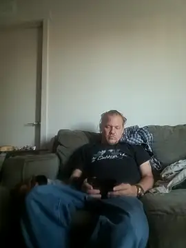 Snapshot of yourMasterisBored chatting on 04/21/26, 01:18 yourMasterisBored online show from 04/21/26, 01:18