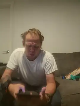 Snapshot of yourMasterisBored chatting on 04/28/26, 02:27 yourMasterisBored online show from 04/28/26, 02:27