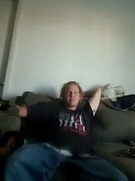 Snapshot of yourMasterisBored chatting on 05/09/26, 12:38 yourMasterisBored online show from 05/09/26, 12:38