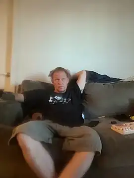 Snapshot of yourMasterisBored chatting on 05/19/26, 01:22 yourMasterisBored online show from 05/19/26, 01:22