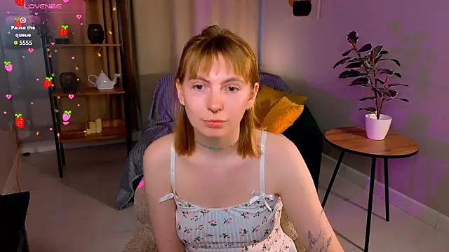 Snapshot of susie_miu chatting on 03/22/26, 06:28 susie miu online show from 03/22/26, 06:28