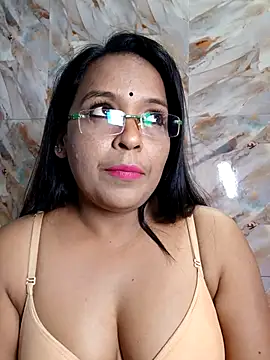 Snapshot of hornyrosy321 chatting on 04/16/26, 09:39 hornyrosy321 online show from 04/16/26, 09:39